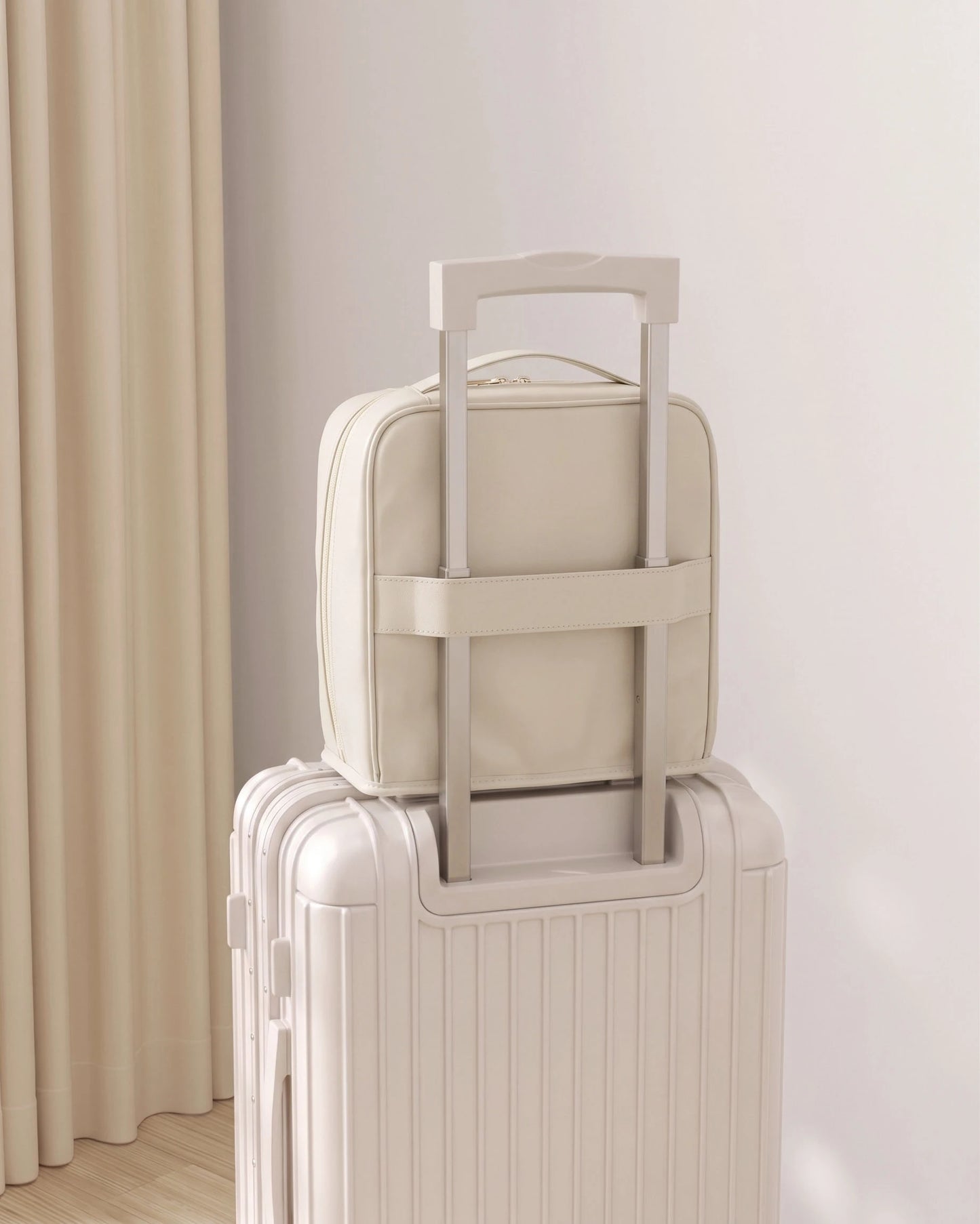 Magnetic Wide-Opening Makeup Case